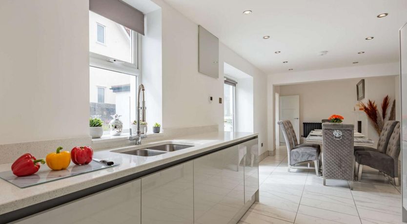 Photo of 3 Bed in Deganwy