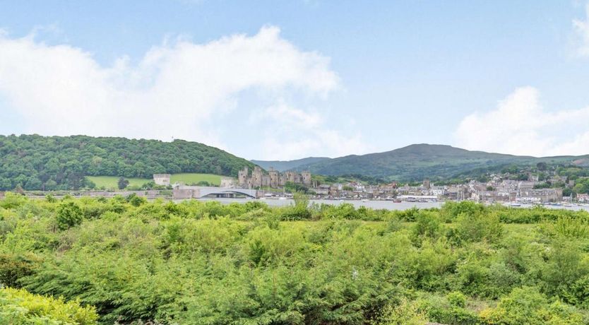 Photo of 3 Bed in Deganwy