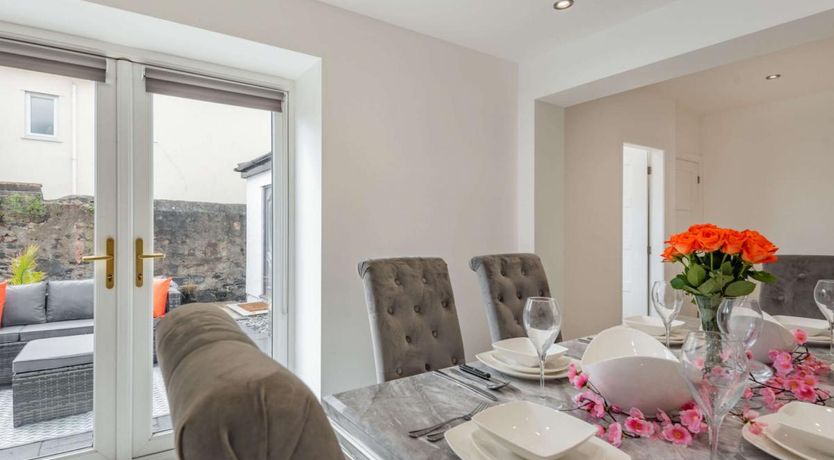 Photo of 3 Bed in Deganwy