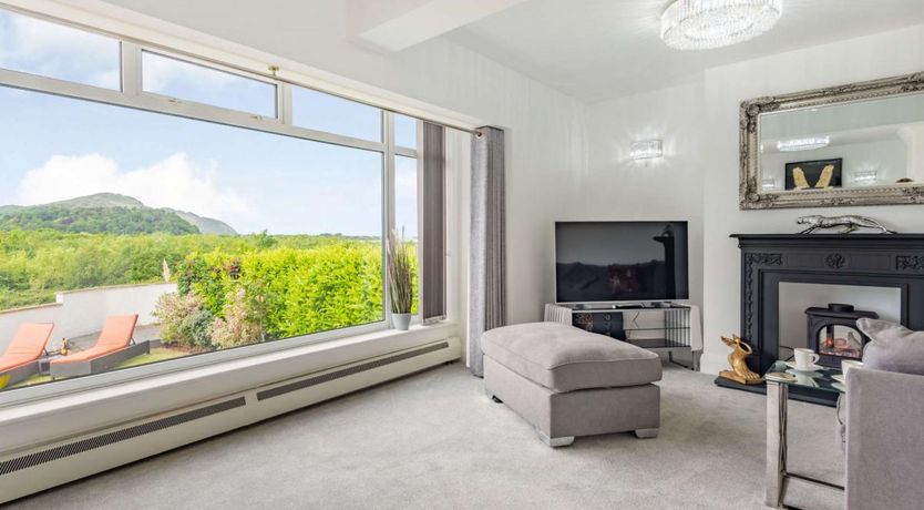 Photo of 3 Bed in Deganwy