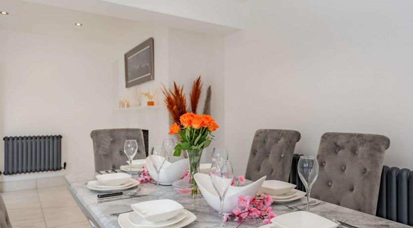 Photo of 3 Bed in Deganwy