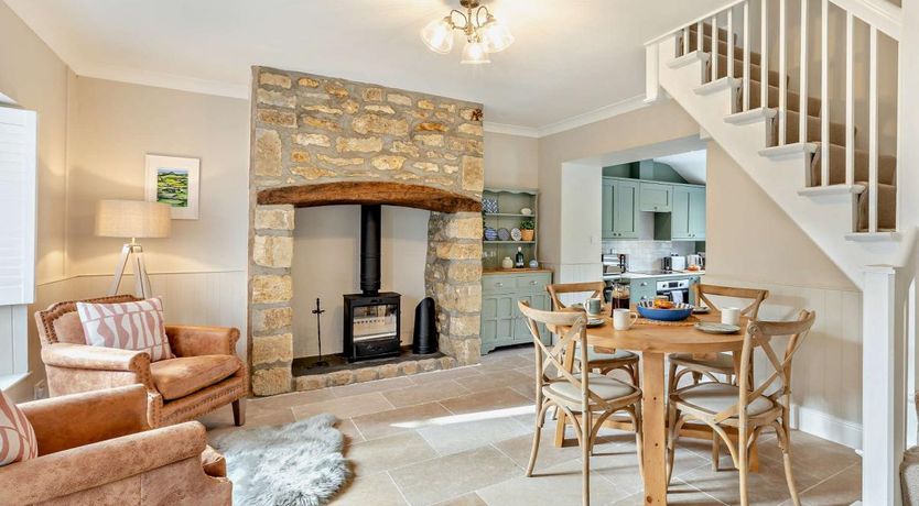 Photo of 2 Bed in Burton Bradstock