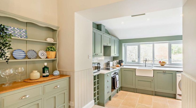 Photo of 2 Bed in Burton Bradstock