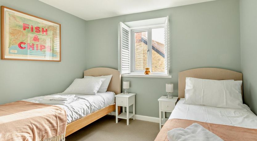 Photo of 2 Bed in Burton Bradstock