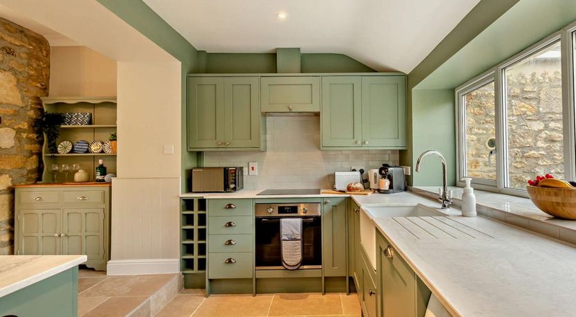 Photo of 2 Bed in Burton Bradstock