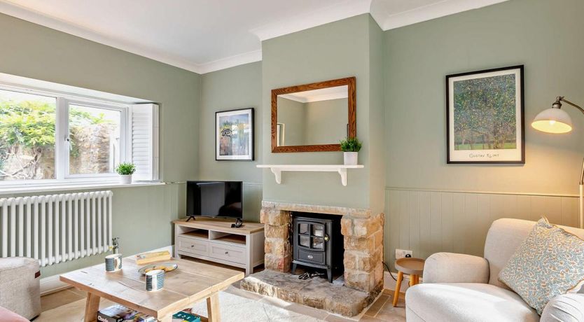 Photo of 2 Bed in Burton Bradstock