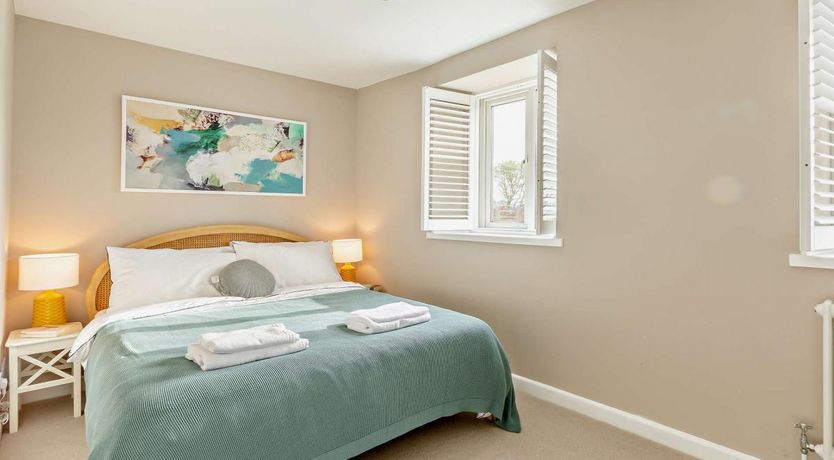 Photo of 2 Bed in Burton Bradstock