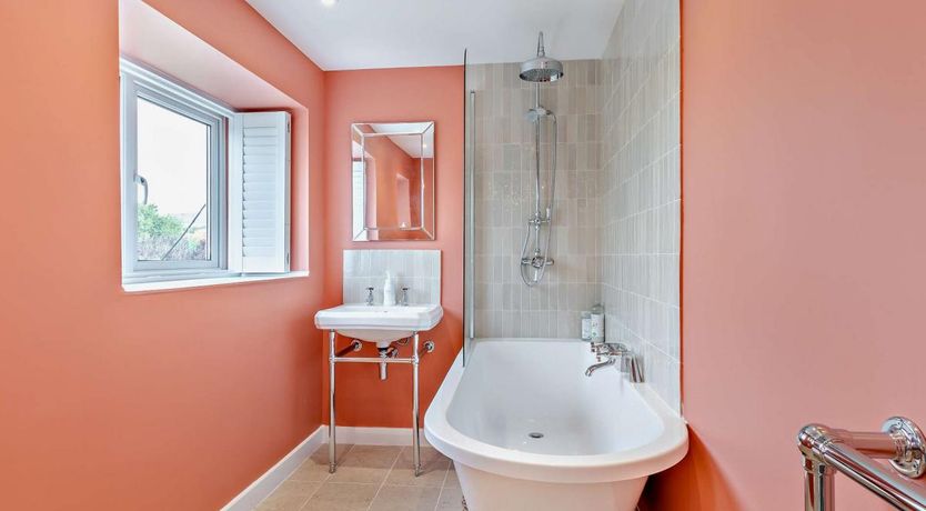 Photo of 2 Bed in Burton Bradstock