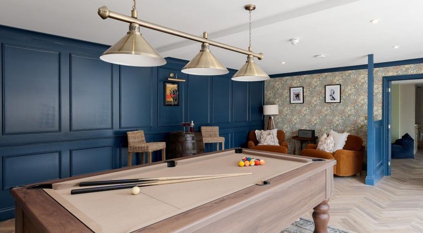 Photo of 5 Bed in Lymington