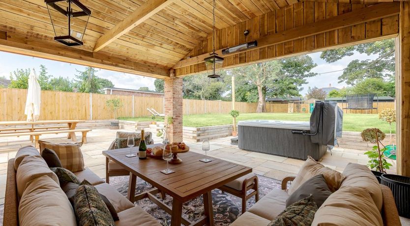 Photo of 5 Bed in Lymington