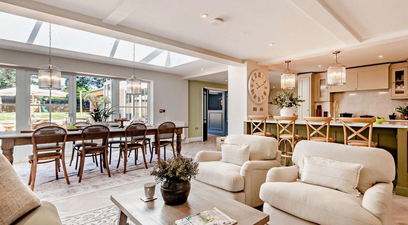 Photo of 5 Bed in Lymington