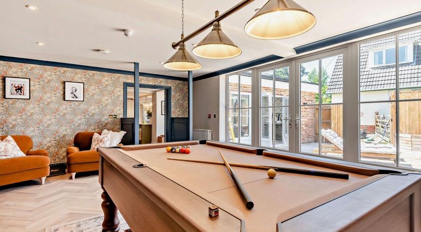 Photo of 5 Bed in Lymington