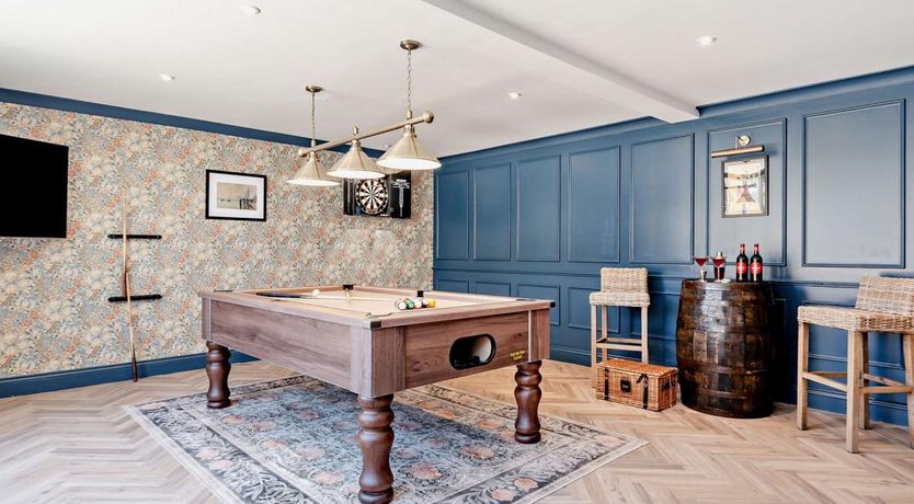 Photo of 5 Bed in Lymington