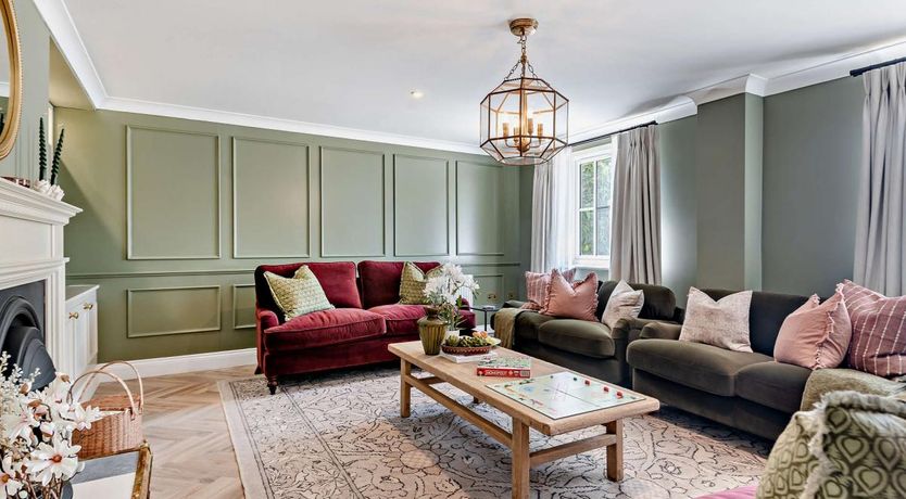 Photo of 5 Bed in Lymington