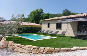 Lou Pantaia Holiday Home