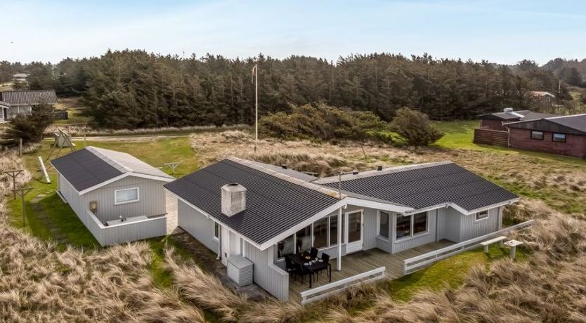 Photo of "Fridgerd" - 300m from the sea