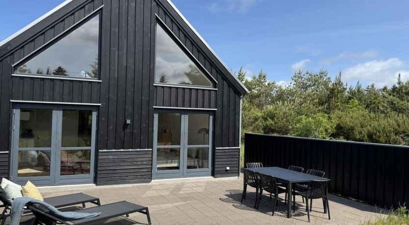 Photo of "Anelle" - 2.5km from the sea