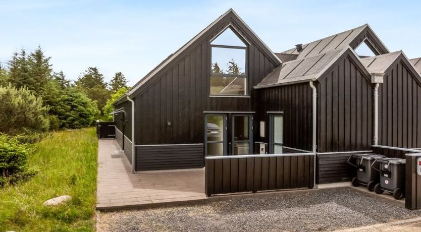 Photo of "Anelle" - 2.5km from the sea