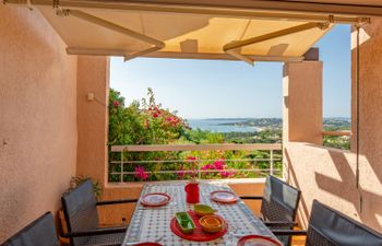 Les Coteaux de la Nartelle Apartment 33 Holiday Home