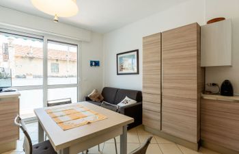 Happiness Holiday Home