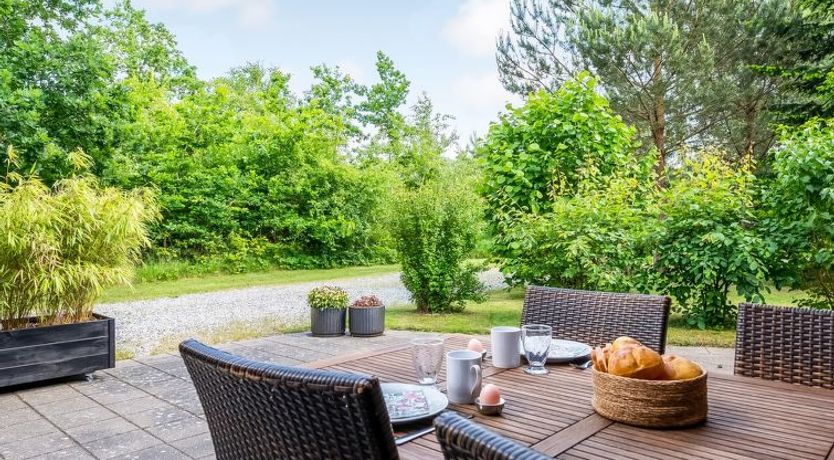 Photo of "Rosaline" - 500m from the sea