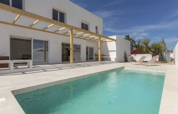 Les Oliveres Holiday Home