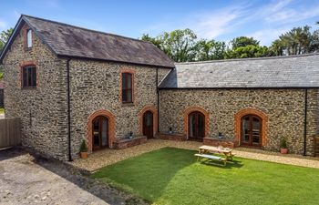Broomy Barn, Brompton Regis Holiday Home