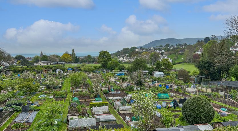 Photo of 6 The Poplars, Hawkcombe