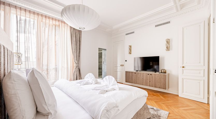 Photo of Élysées Lights