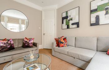 Outlandish Charm Holiday Home
