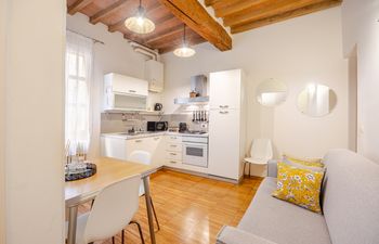 Modena Modern Holiday Home