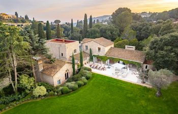 Classic Bliss Holiday Home