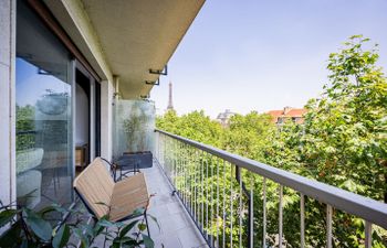 A View of the Eiffel Tower Holiday Home