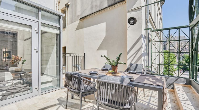 Photo of Sunlight in Paris