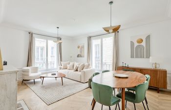 Pleasant in Passy Holiday Home