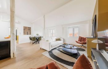 Parisian City Vistas Holiday Home
