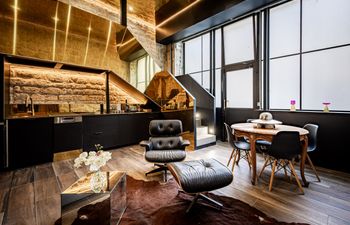 Paris Noir Holiday Home