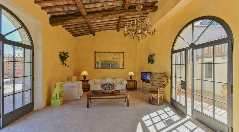 Photo of Super Tuscan