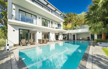 Cannes Heights Holiday Home