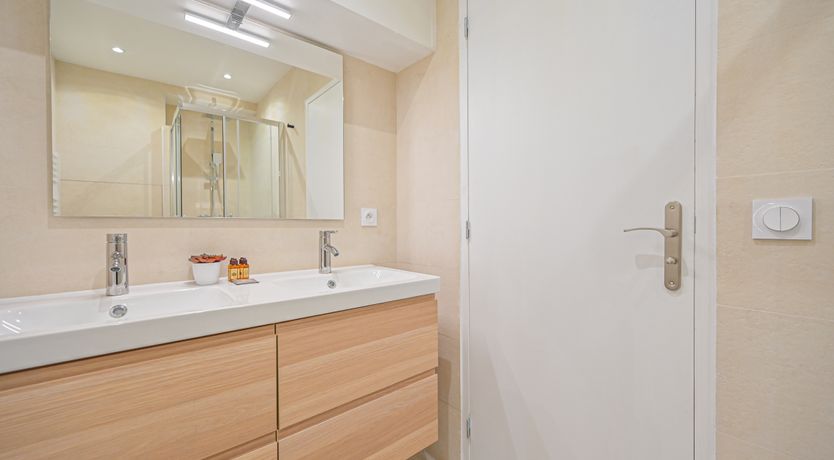 Photo of Parisian Bold