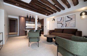 Cafe Lined Square Holiday Home