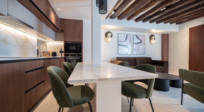 Photo of Cafe Lined Square