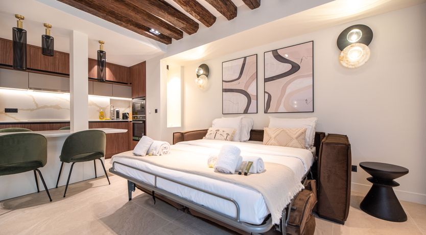 Photo of Cafe Lined Square