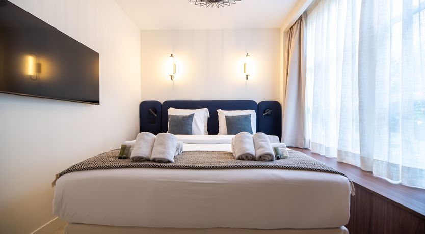 Photo of Cafe Lined Square