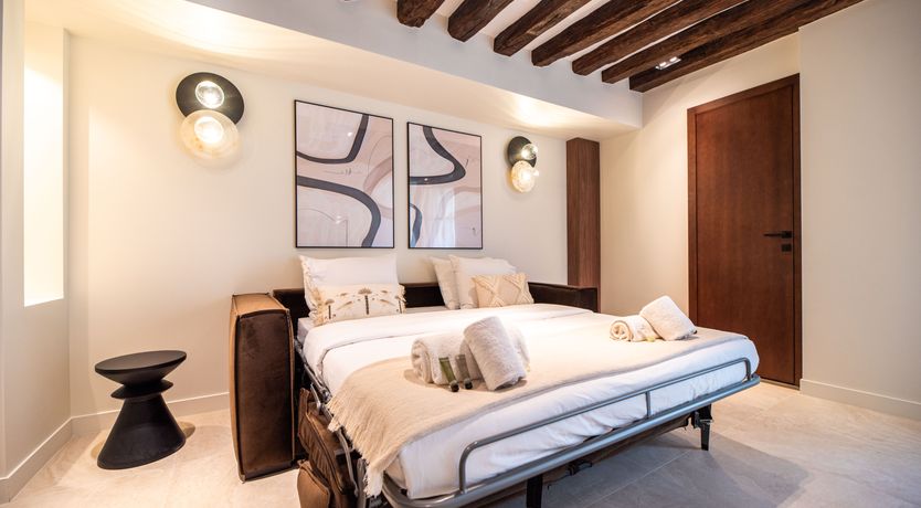 Photo of Cafe Lined Square