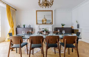 Chic Haussmannien Holiday Home