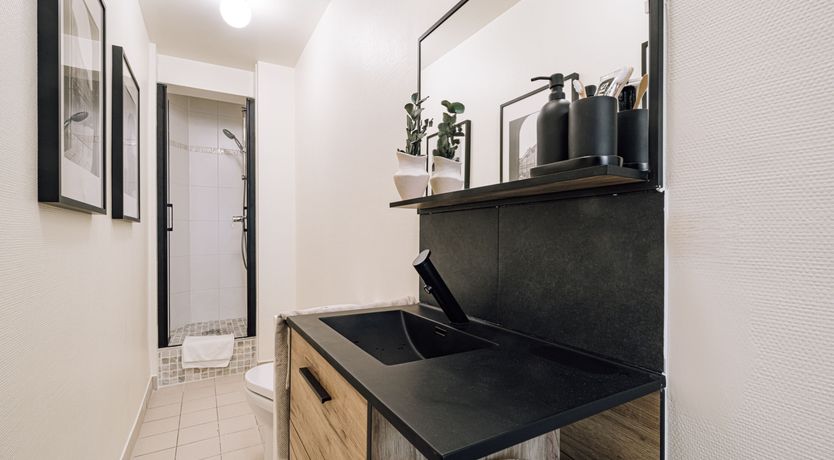 Photo of Gauche Glamour