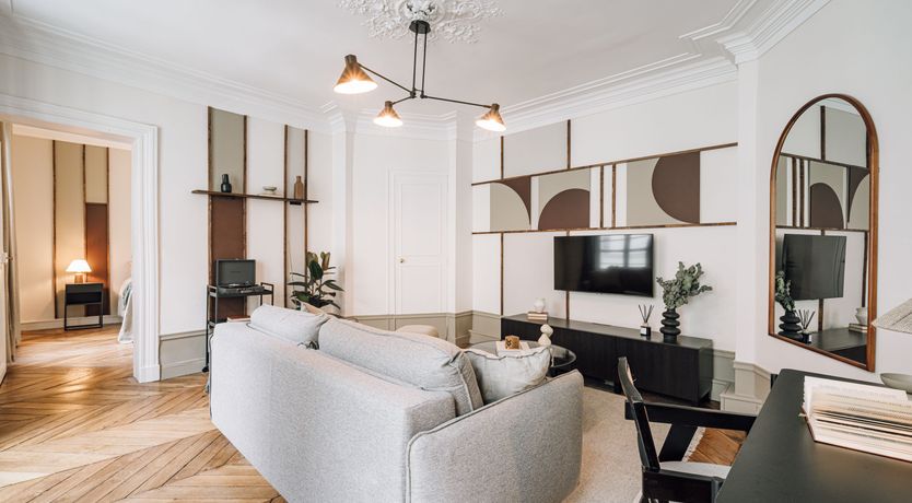 Photo of Gauche Glamour