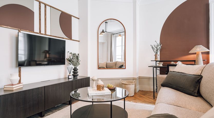 Photo of Gauche Glamour