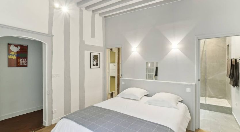 Photo of Paris Character